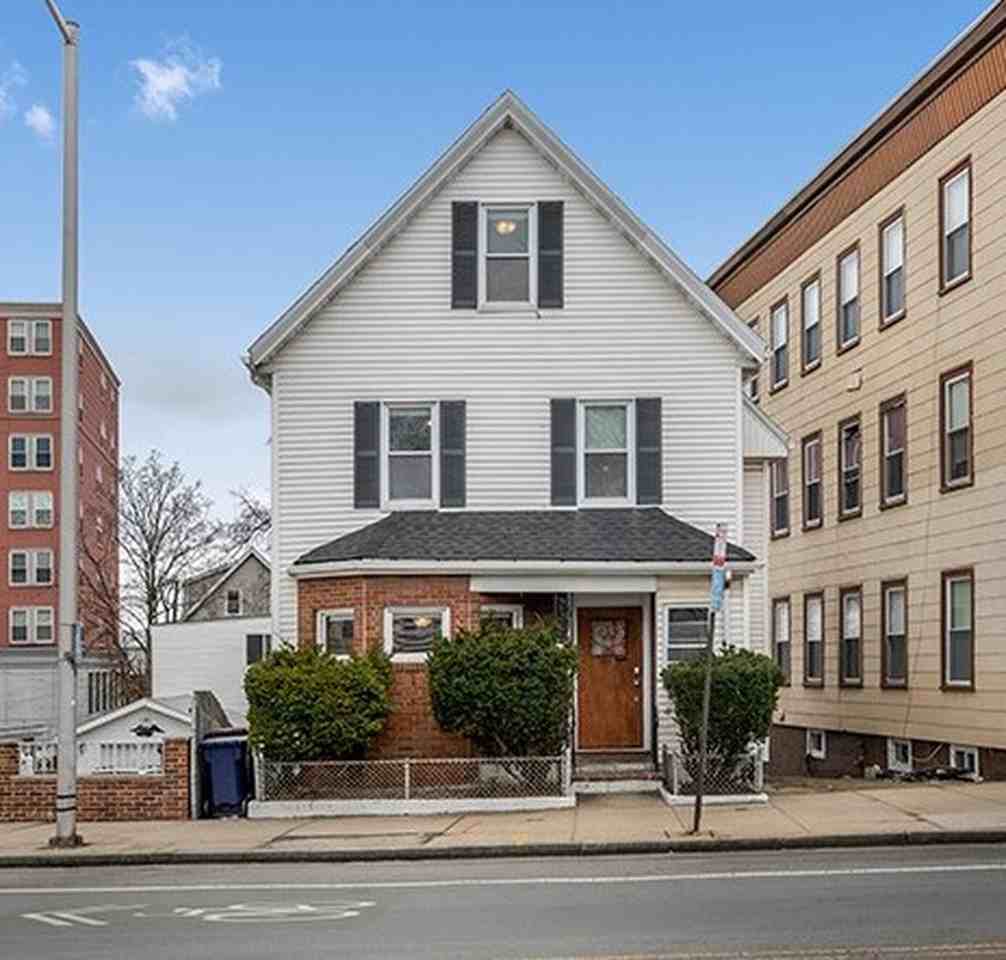 Charming Everett home near Newburyport/Rockport Line Apartments in