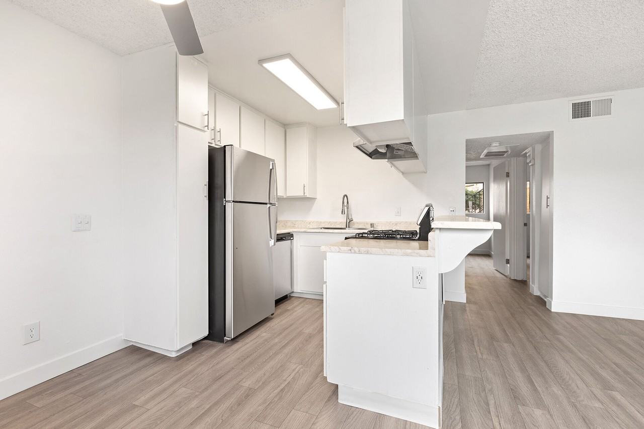 Mar at Cottonwood Apartments 206 W San Ysidro Blvd, San Diego, CA