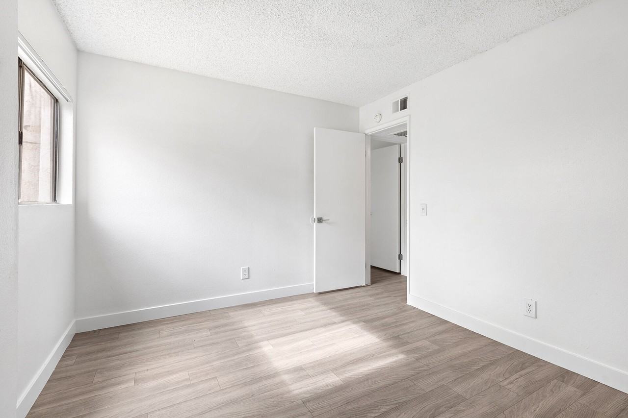 Mar at Cottonwood Apartments 206 W San Ysidro Blvd, San Diego, CA