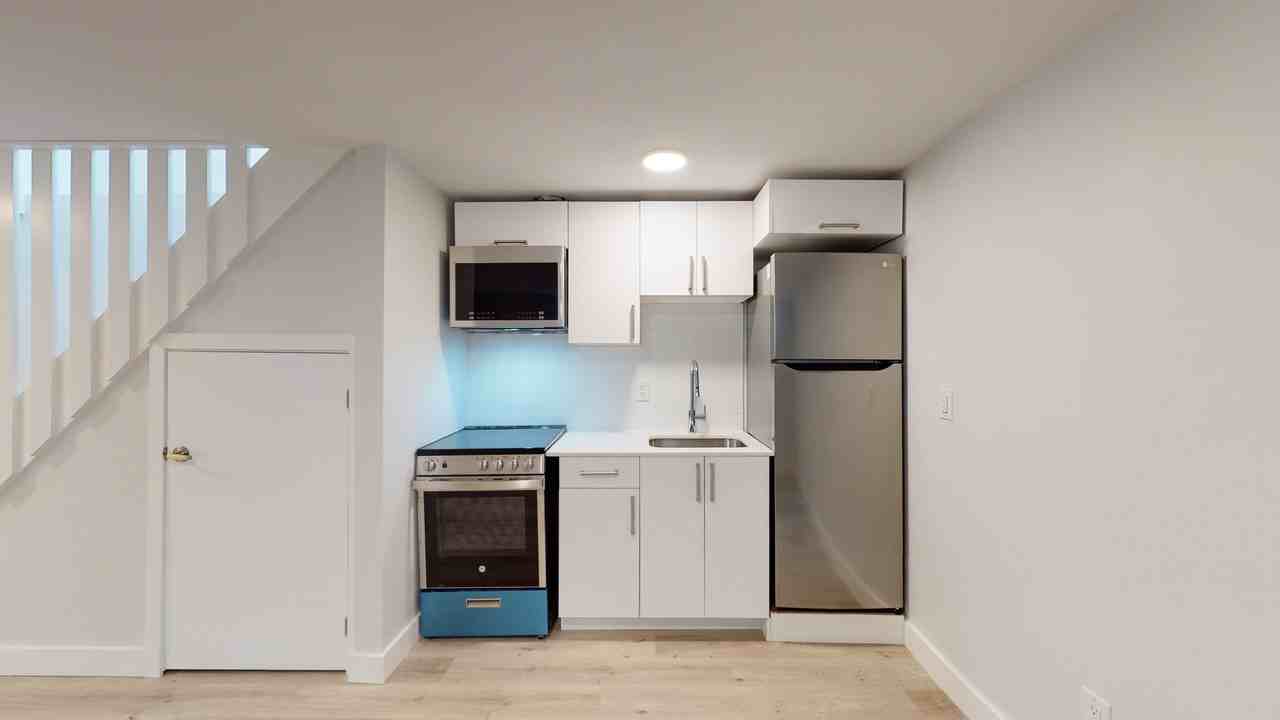 107 Carruthers Avenue B Apartments 107 Carruthers Ave, Ottawa, ON