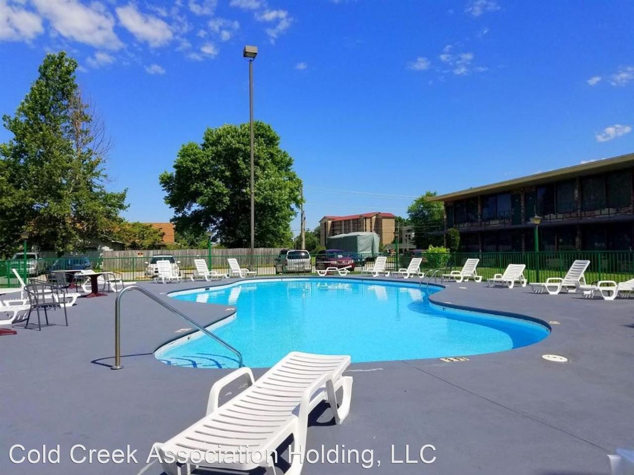 Great One Bedroom Efficiency on the Parkway in the Heart of Pigeon