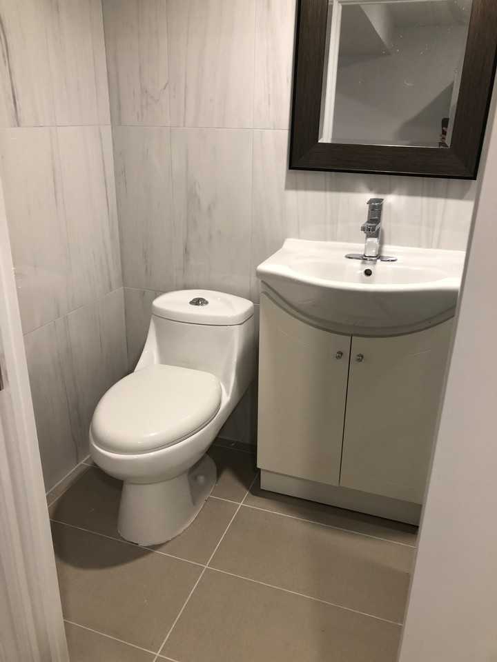 Central Downtown Basement Bedroom with Ensuite Bathroom for RENT