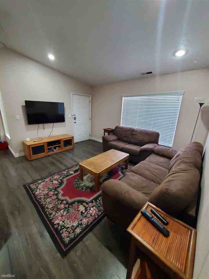 450 master room/BYU approved condo/1 men contract Apartments 1559 N Riverside Ave, Provo, UT