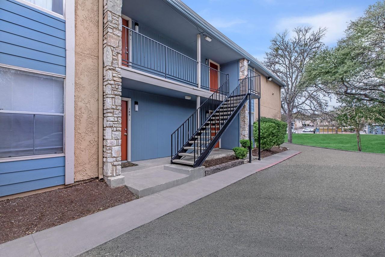 Oak Creek Apartments 6111 Vance Jackson Rd, San Antonio, TX 78230