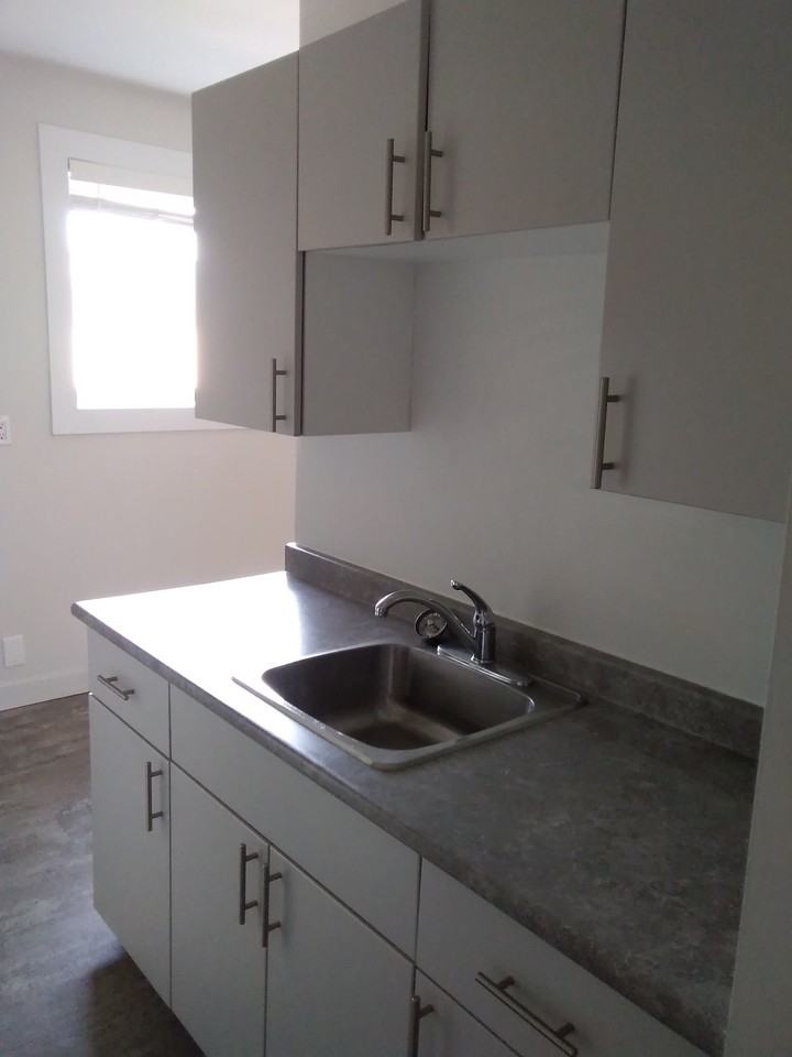 394 Talbot Apartments in Chalmers, Winnipeg, MB R2L 0R3 Zumper