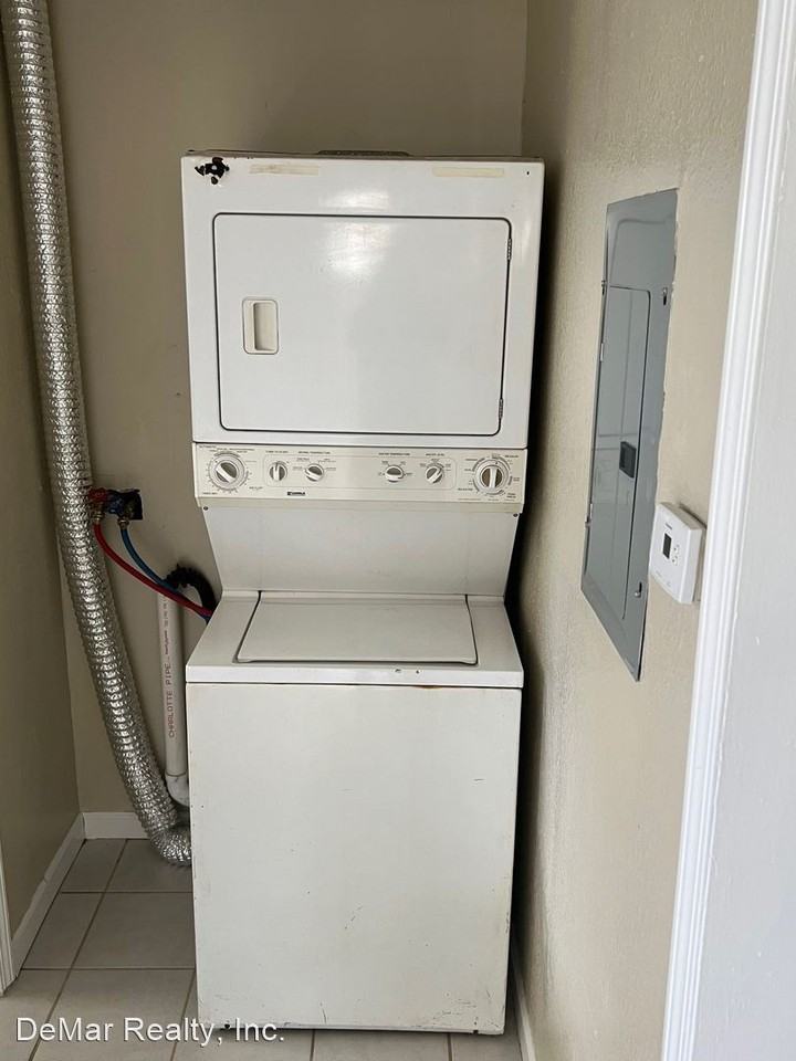 23452347 Crescent St. Apartments 2345 Crescent Dr 2347, Struthers, OH 44471 Zumper