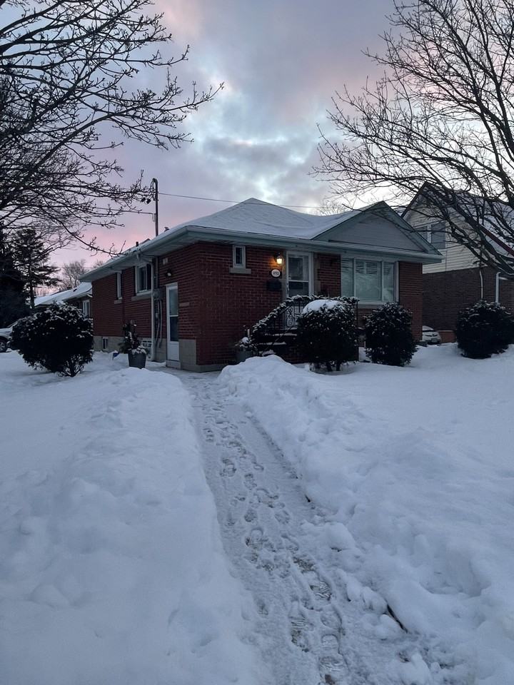 892 Fennell Ave East Unit 2 Apartments 892 Fennell Ave E, Hamilton