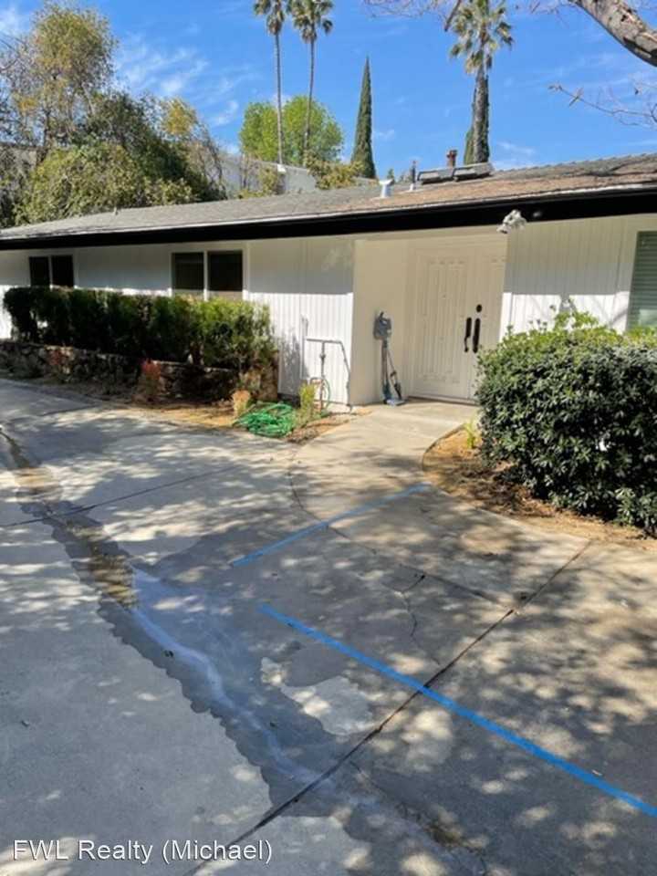 20811 Tiara Apartments in Woodland HillsWarner Center, Los Angeles, CA