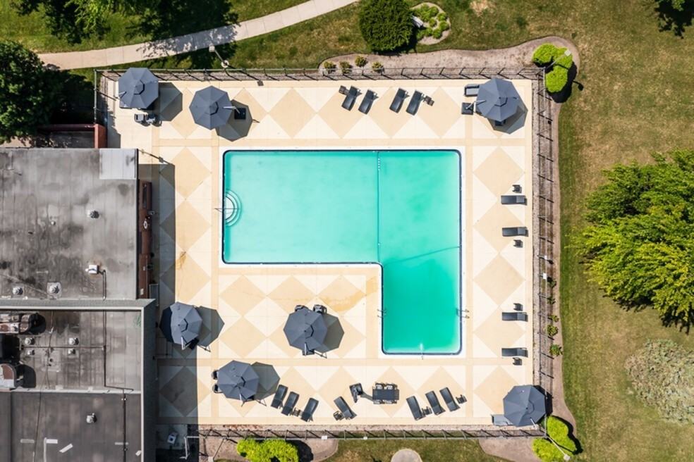 Terraces of Elk Grove Apartments 908 Ridge Sq, Elk Grove Village, IL 60007 Zumper