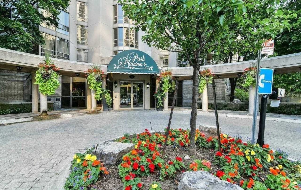 45 Kingsbridge Garden Circle, Mississauga, ON L5R 3K4, Canada 8 unit