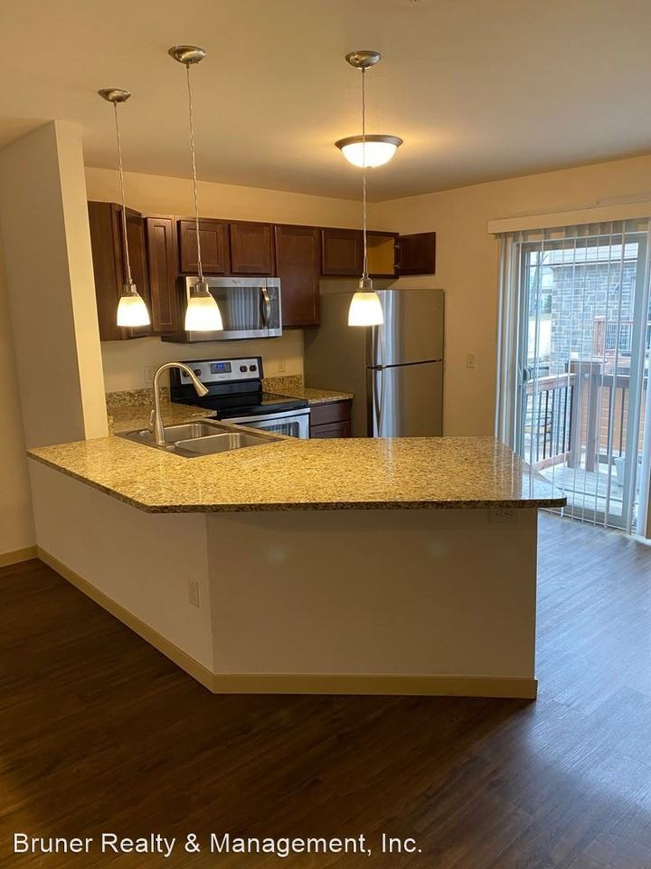 43054325 North Towne Court Apartments 4305 N Towne Ct, Windsor, WI