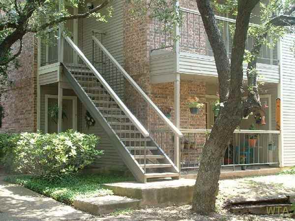 Thousand Oaks and Henderson Pass, 500 off first months rent Apartments