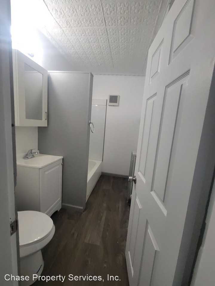 11 Hollywood St Apartments in Forest Park, Springfield, MA 01108 Zumper