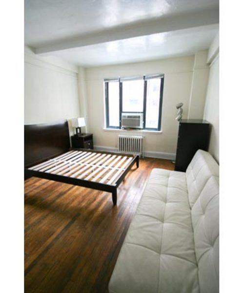 Mercer St and Waverly Place Apartments Mercer St, New York, NY 10003