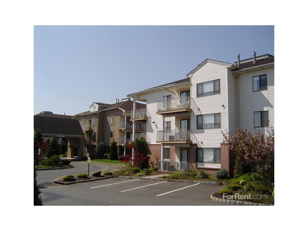 Edison Woods Seniors Apartments 100 Yelencsics Ct, Edison, NJ 08817