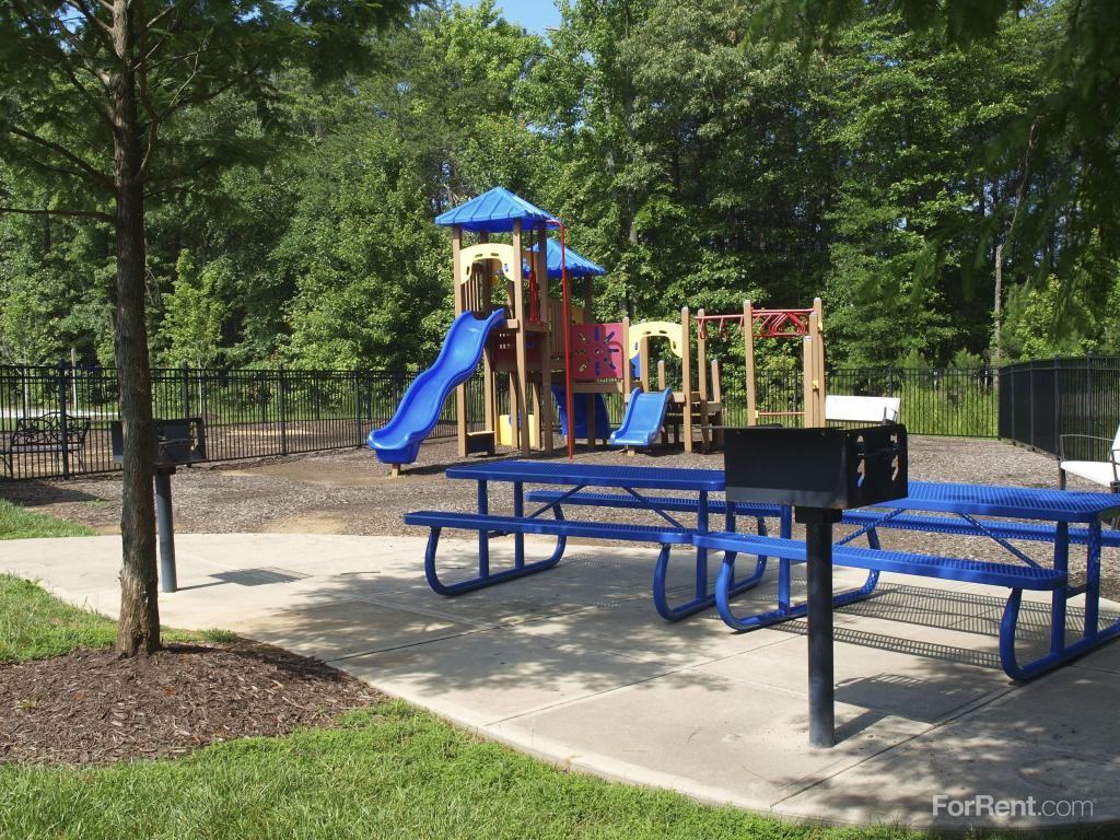 Rivermont Crossing Apartments and Townhomes 1530 Rivertree Drive