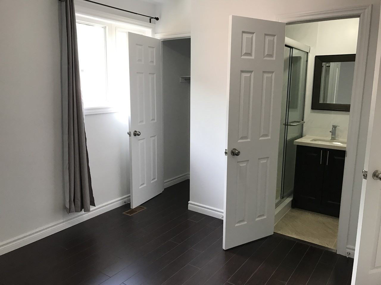 Downtown Bedroom with Ensuite Bathroom for RENT Apartments Queen St W