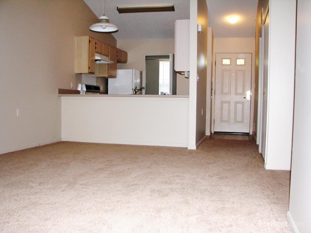 Oak Tree Village Apartments 4775 Village Drive, Grand Ledge, MI 48837