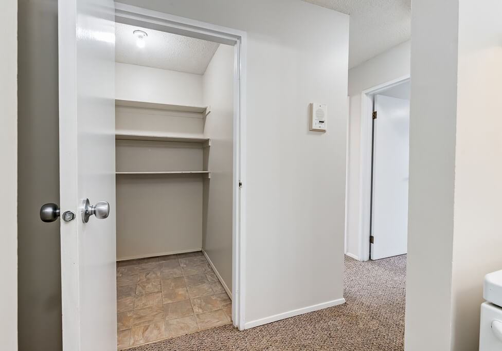 Harvester Apartments 2253 Southview Dr Se, Medicine Hat, AB T1B 1R5