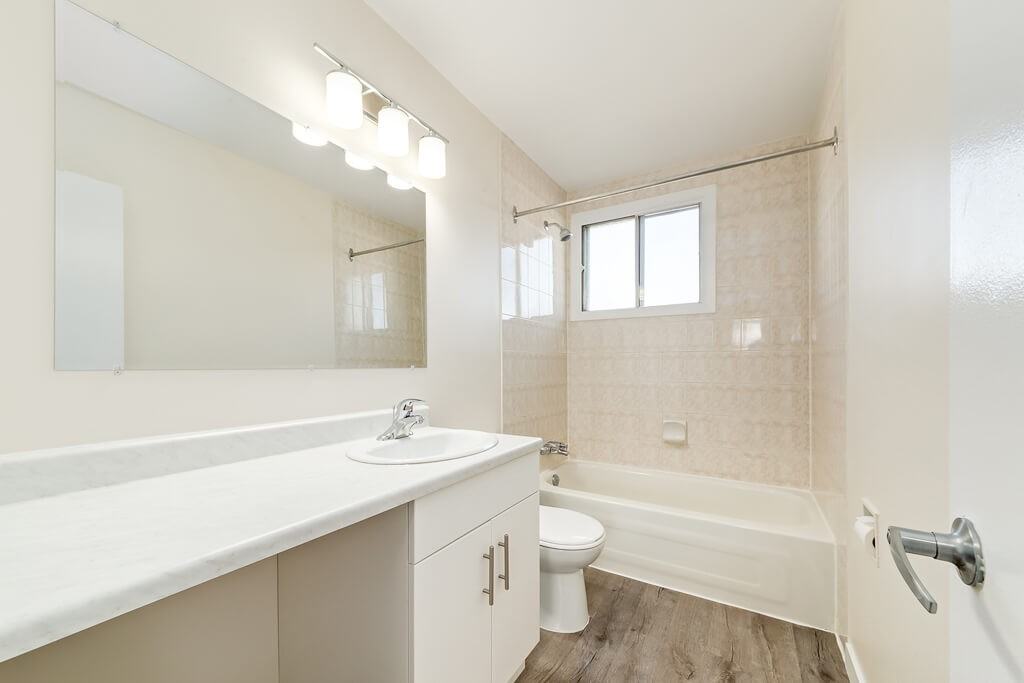 Delton Townhomes Apartments 8217 130 Ave Nw, Edmonton, AB T5E 0R1