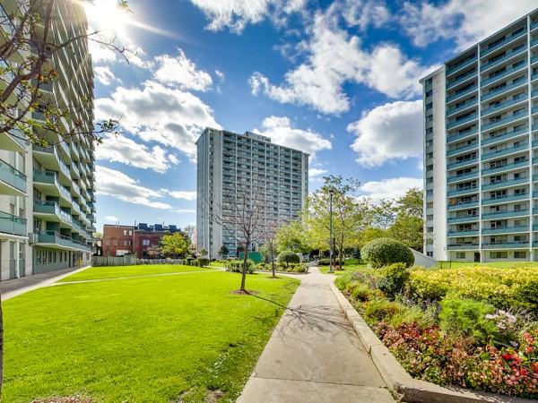 730 Dovercourt Road, 323 & 357 Rusholme Road Apartments 730 Dovercourt Rd, Toronto, ON M6H 2W9