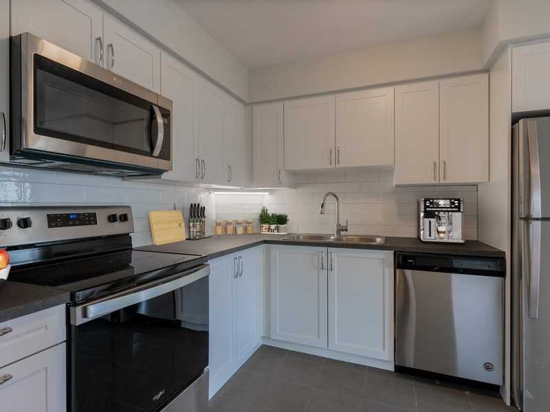 Delmar Apartments in Oneida, PointeClaire, QC H9R None Zumper