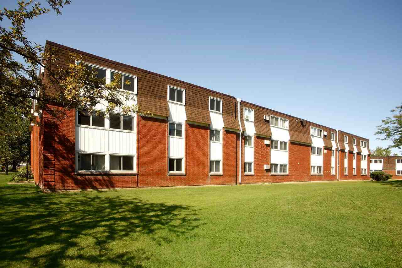 Sycamore Apartments 2625 26012625 Sycamore Drive, Windsor, ON N8T