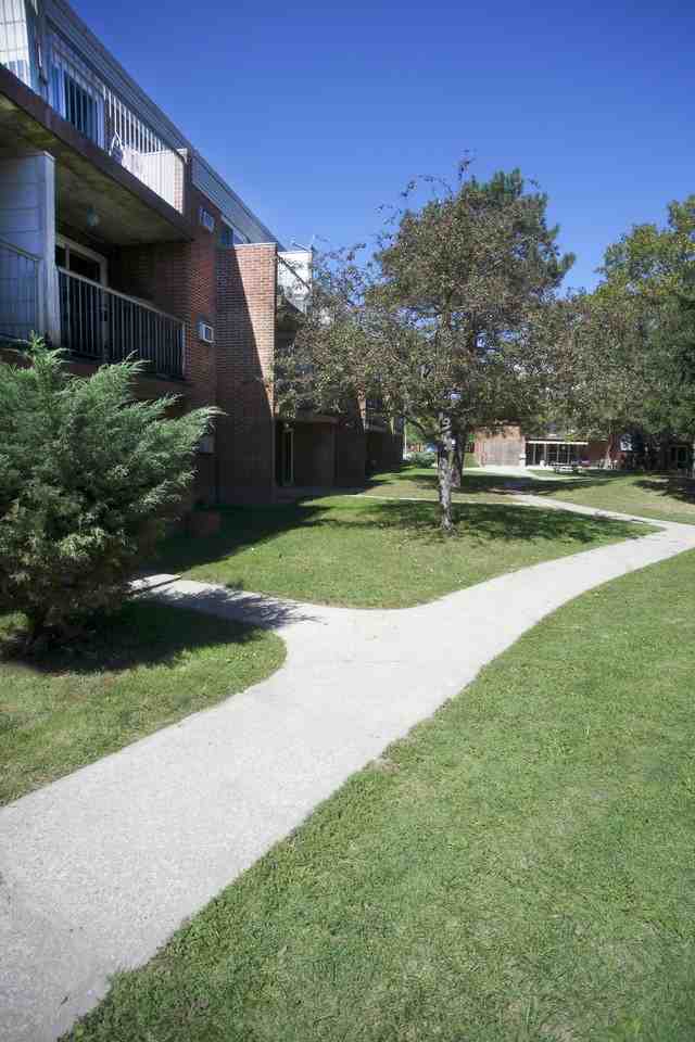 Meadowbrook Apartments 2798 27762798 Meadowbrook Lane, Windsor, ON