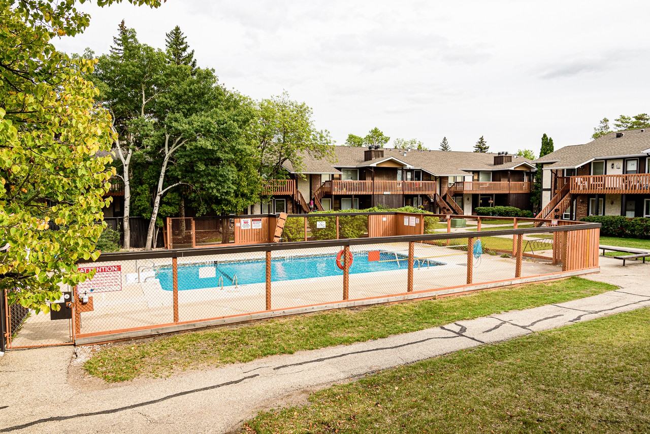 Gardens at Twin Lakes Apartments 5 Lake Crest Rd, Winnipeg, MB R3T