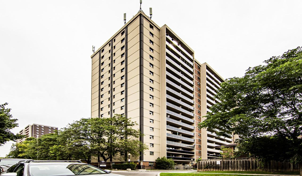 165 & 195 Barrington Ave Apartments 195 Apartment Bldg., Toronto, ON