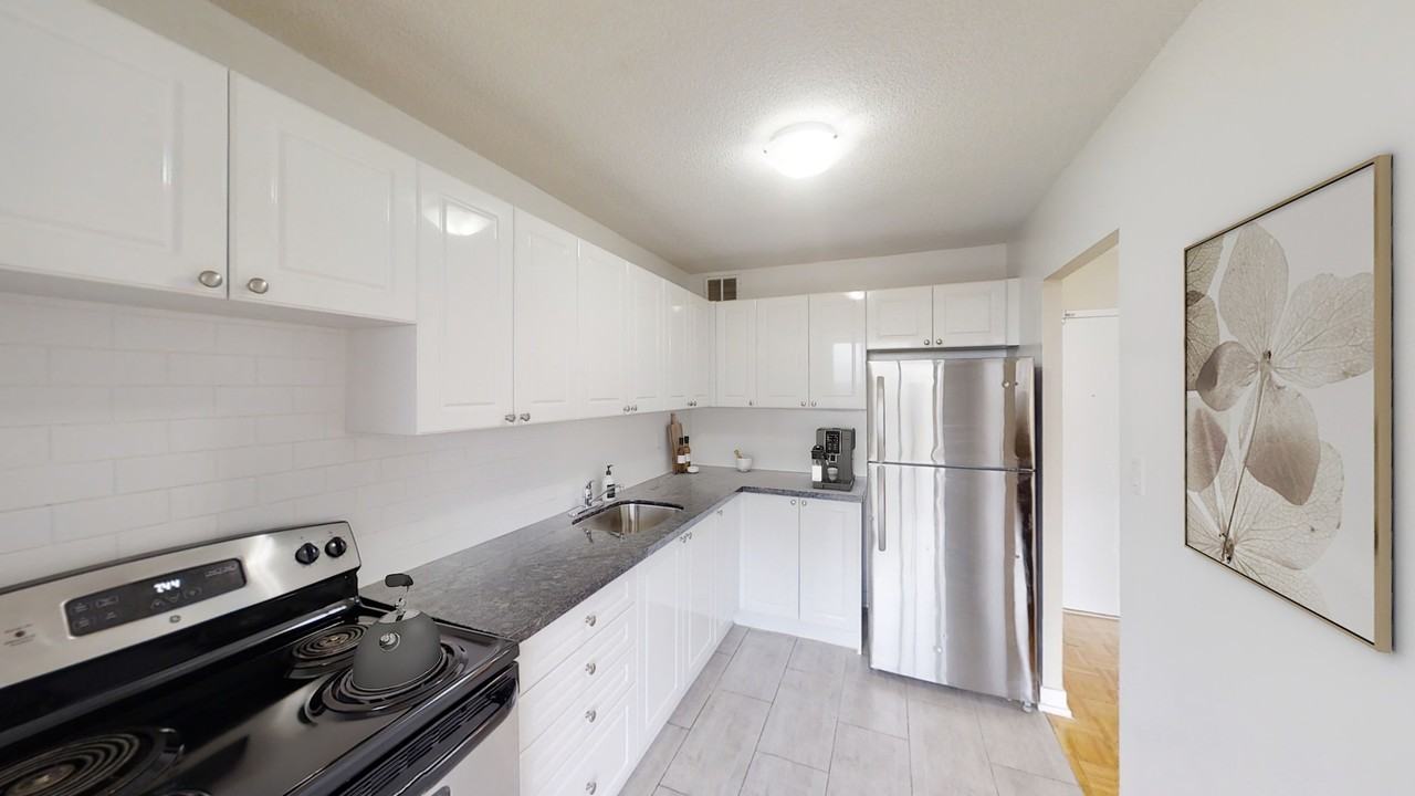 165 & 195 Barrington Ave Apartments 195 Apartment Bldg., Toronto, ON