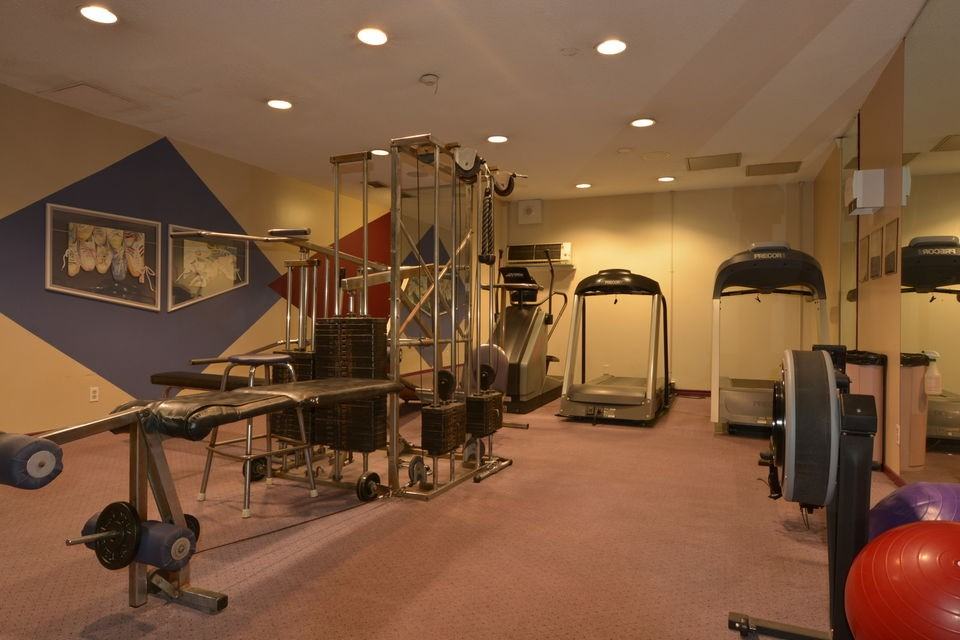 The Cross Winds Apartments 641 Bathgate Dr, Ottawa, ON K1K 3Y3 Zumper