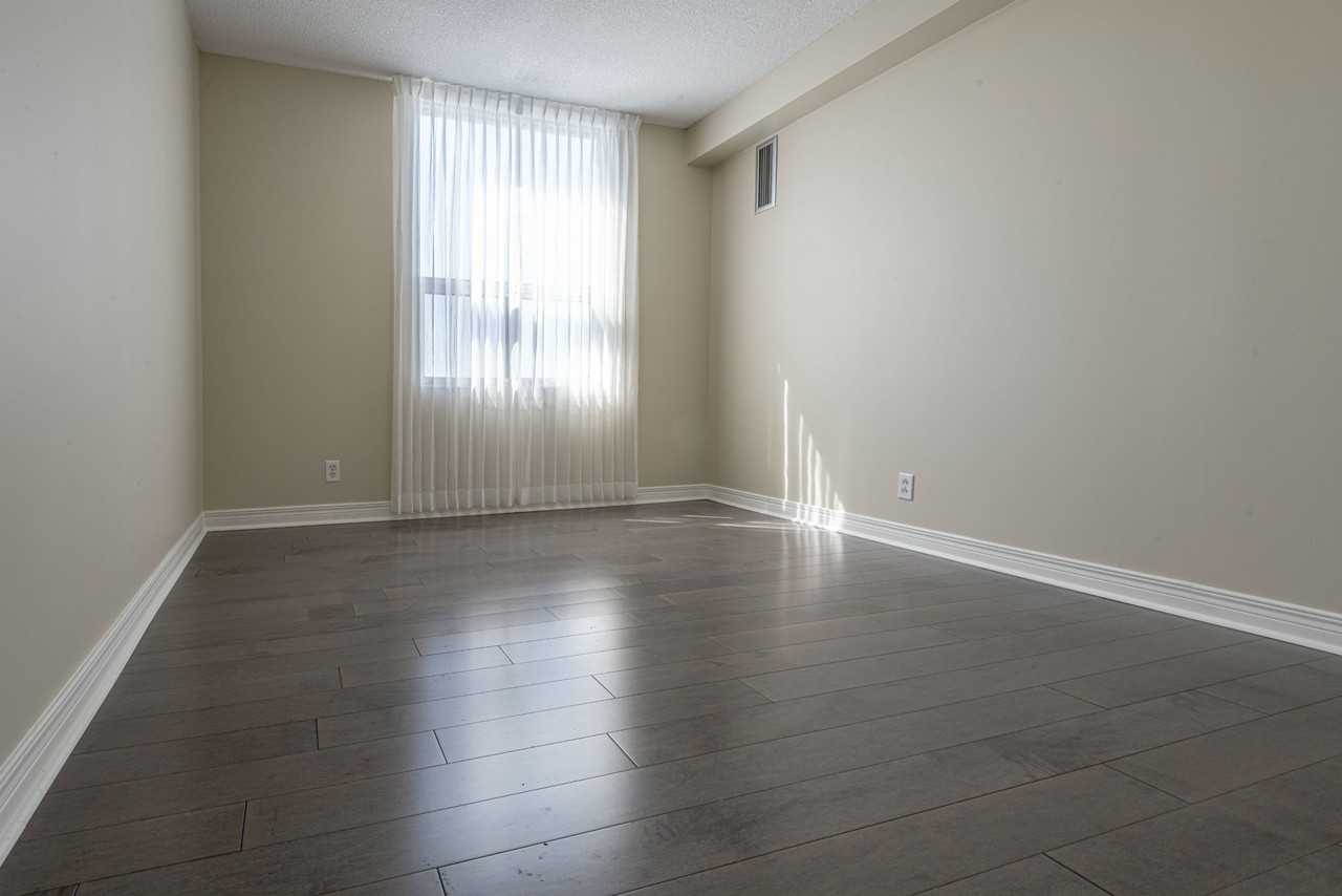 The Cross Winds Apartments 641 Bathgate Dr, Ottawa, ON K1K 3Y3 Zumper