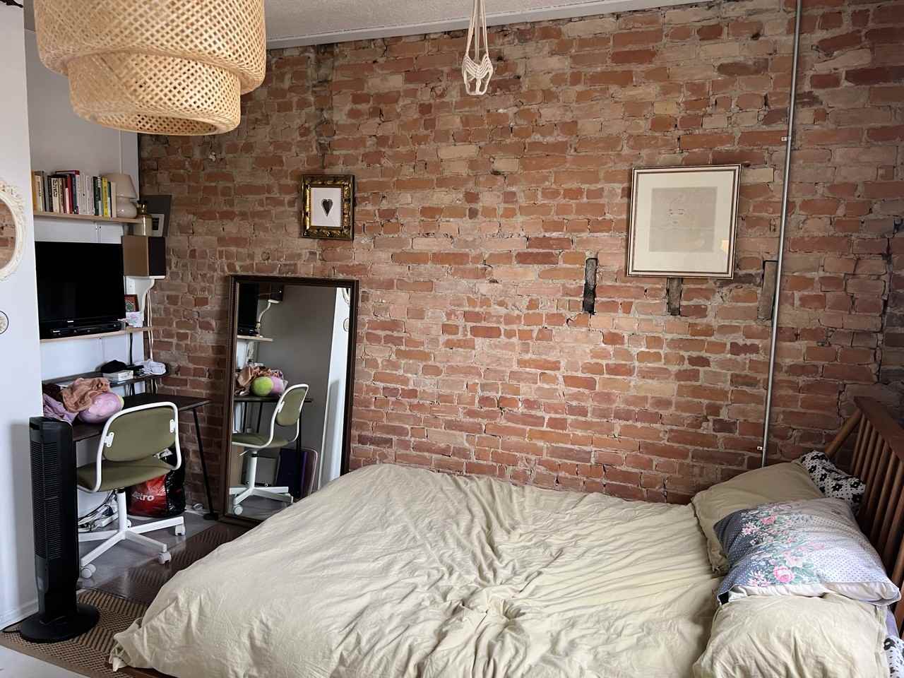 Gladstone Suites Apartments 225 Gladstone Ave, Toronto, ON M6J 3L5