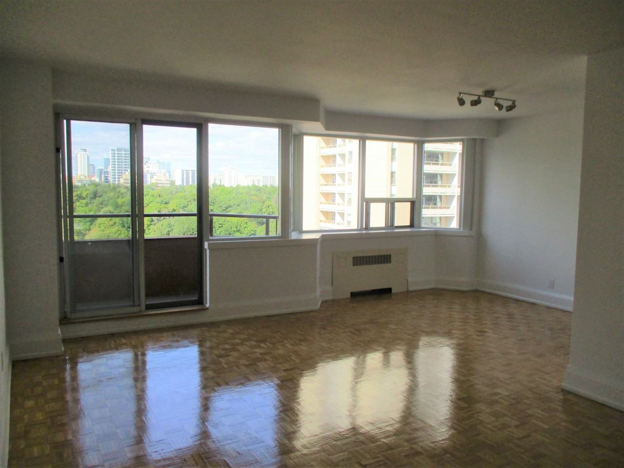 77 St Clair Avenue East Apartments 77 St Clair Ave E, Toronto, ON M4T