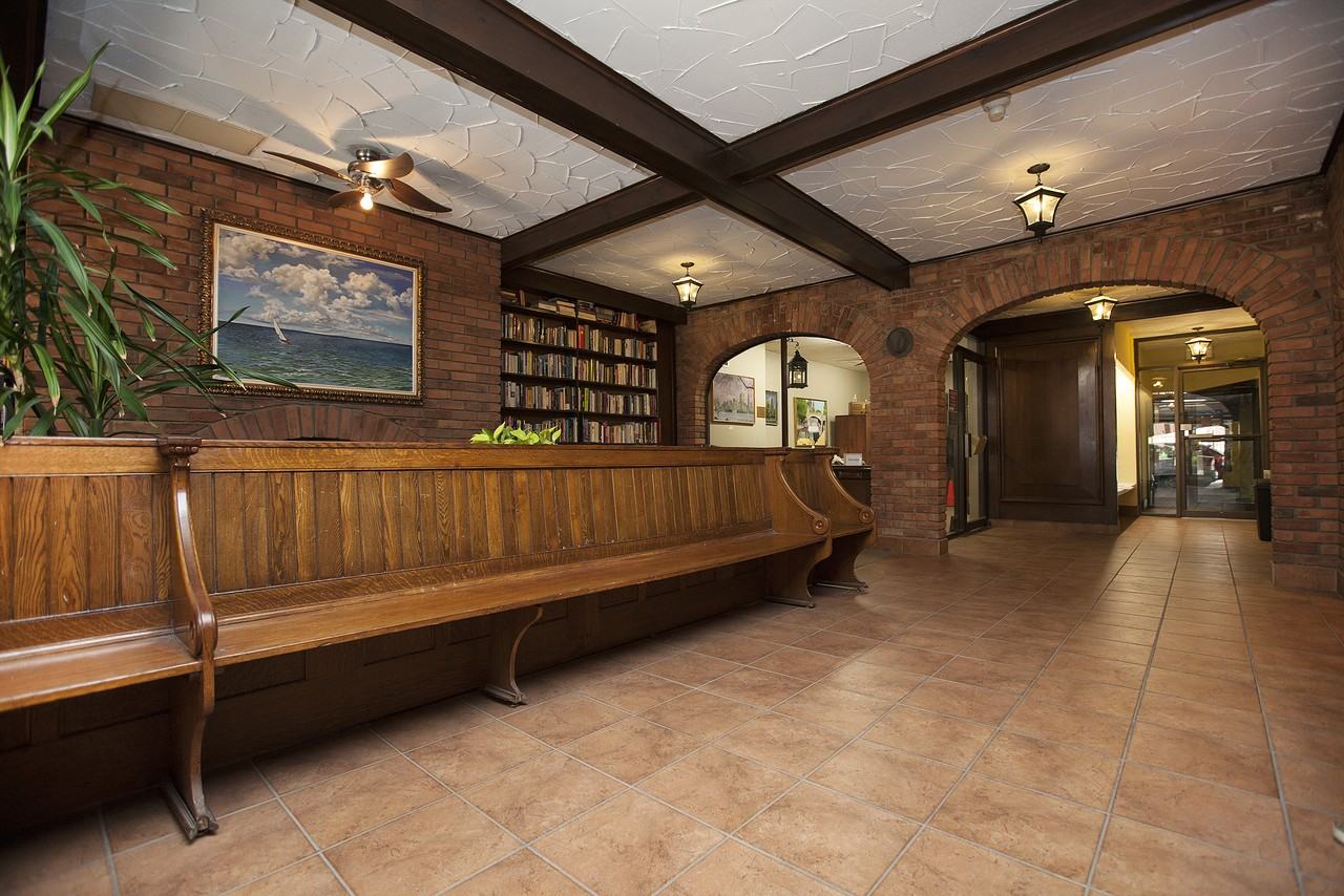 The Lamplighter Apartments 40 The Driveway, Ottawa, ON K2P None Zumper