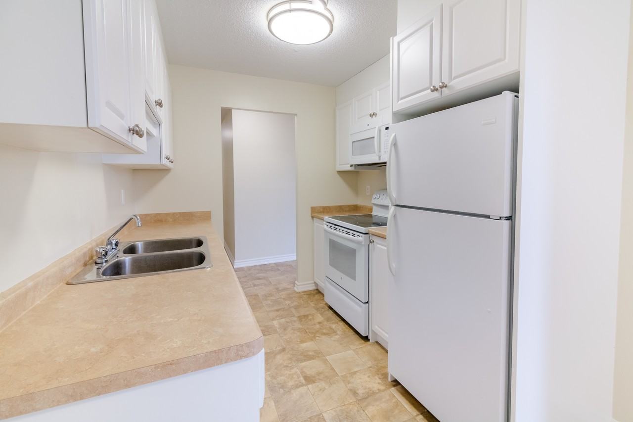 White Oaks Gate Apartments 1669/1670/1671 Jalna Blvd, London, ON N6E