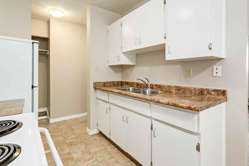 Beaumont Manor Apartments 10847 112 St Nw, Edmonton, AB T5H 3H4 Zumper