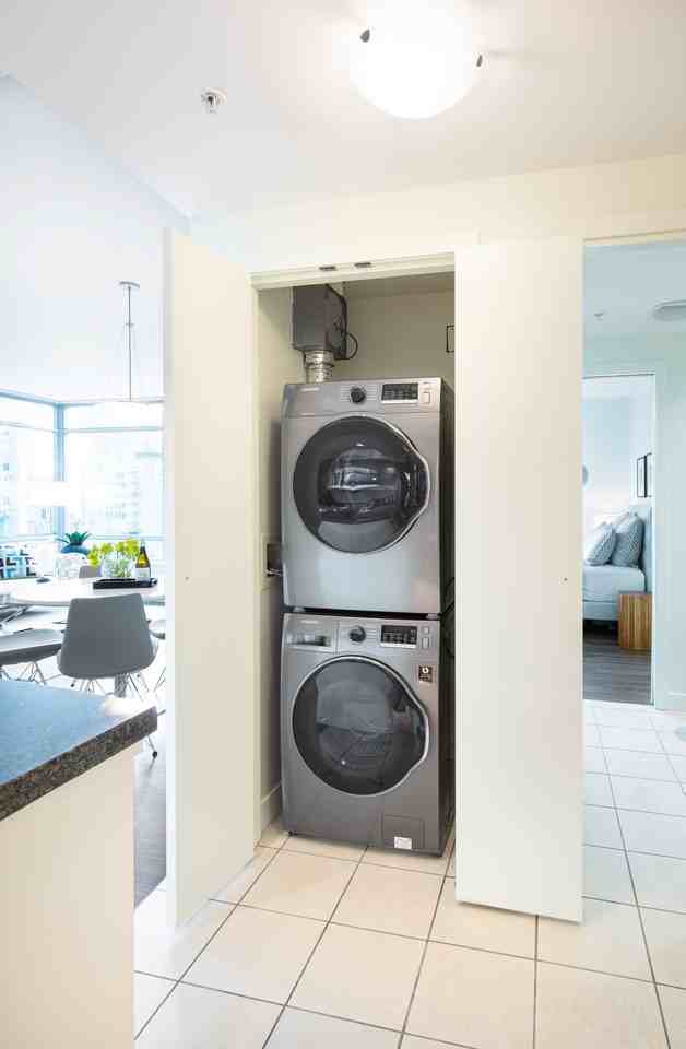 Bayshore Outlook Apartments 699 Cardero St, Vancouver, BC V6G 3H7