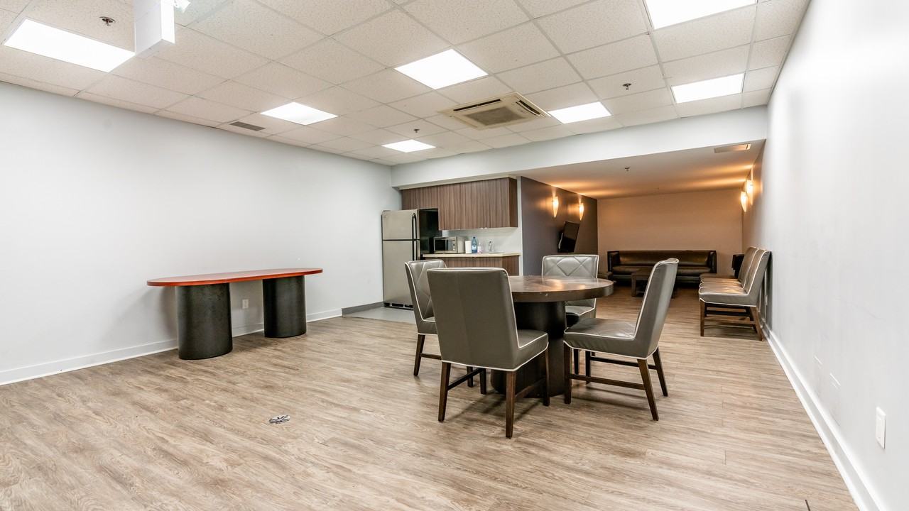 Parkway Forest Towers Apartments 100 Parkway Forest Dr, Toronto, ON