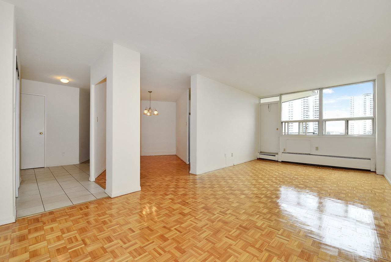 Graydon Hall Apartments in Sunnybrook York Mills, Toronto, ON M3A 2Z9