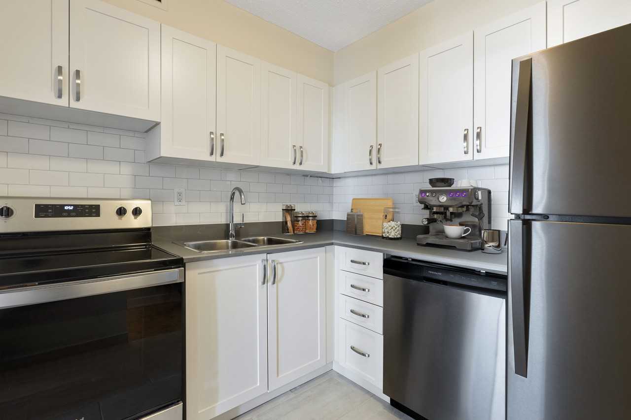 Island Park Towers Apartments 185/195/200 Clearview Ave, Ottawa, ON