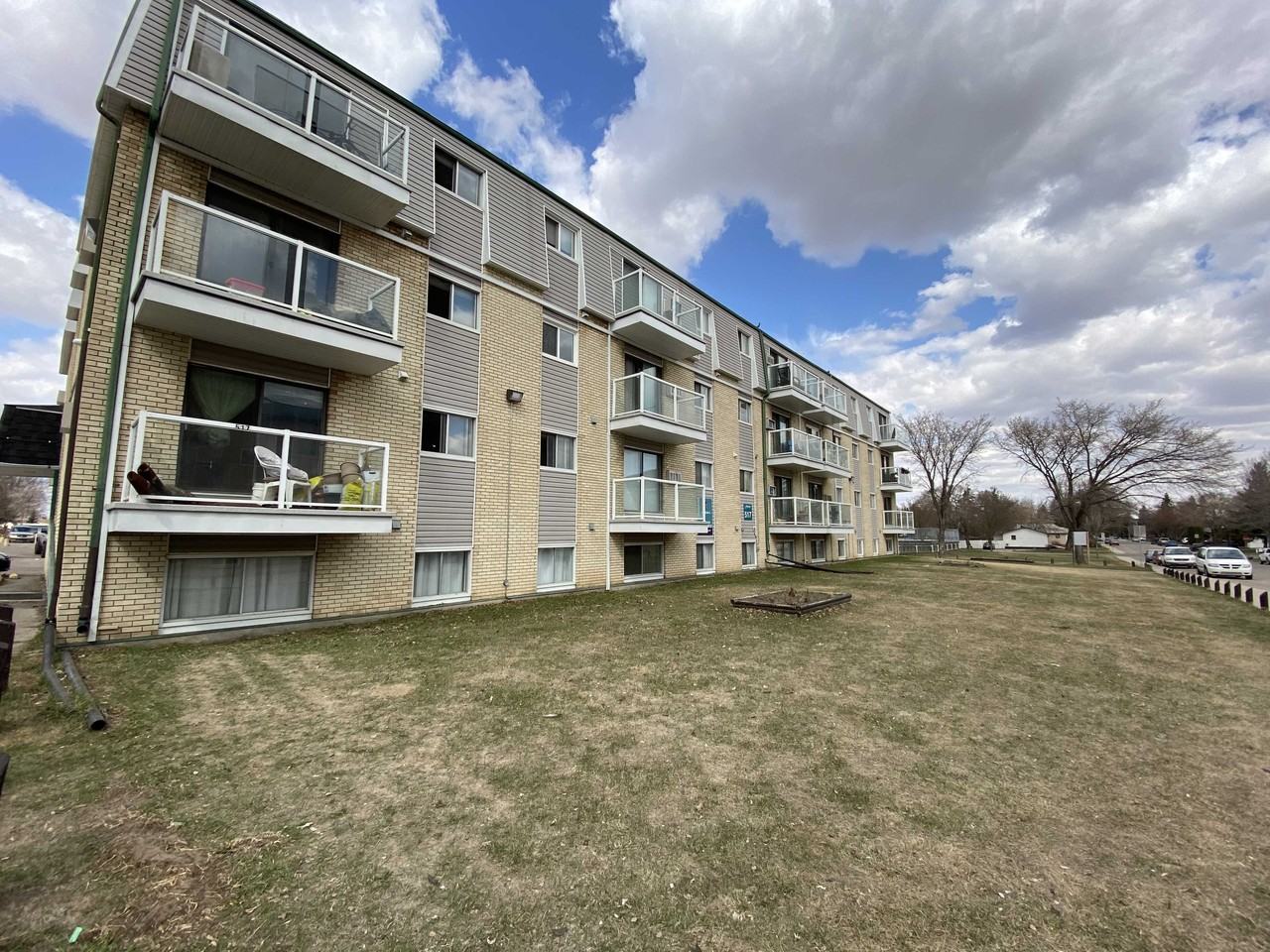 Meadow Green Apartments 521 & 521 Avenue X South 517, Saskatoon, SK