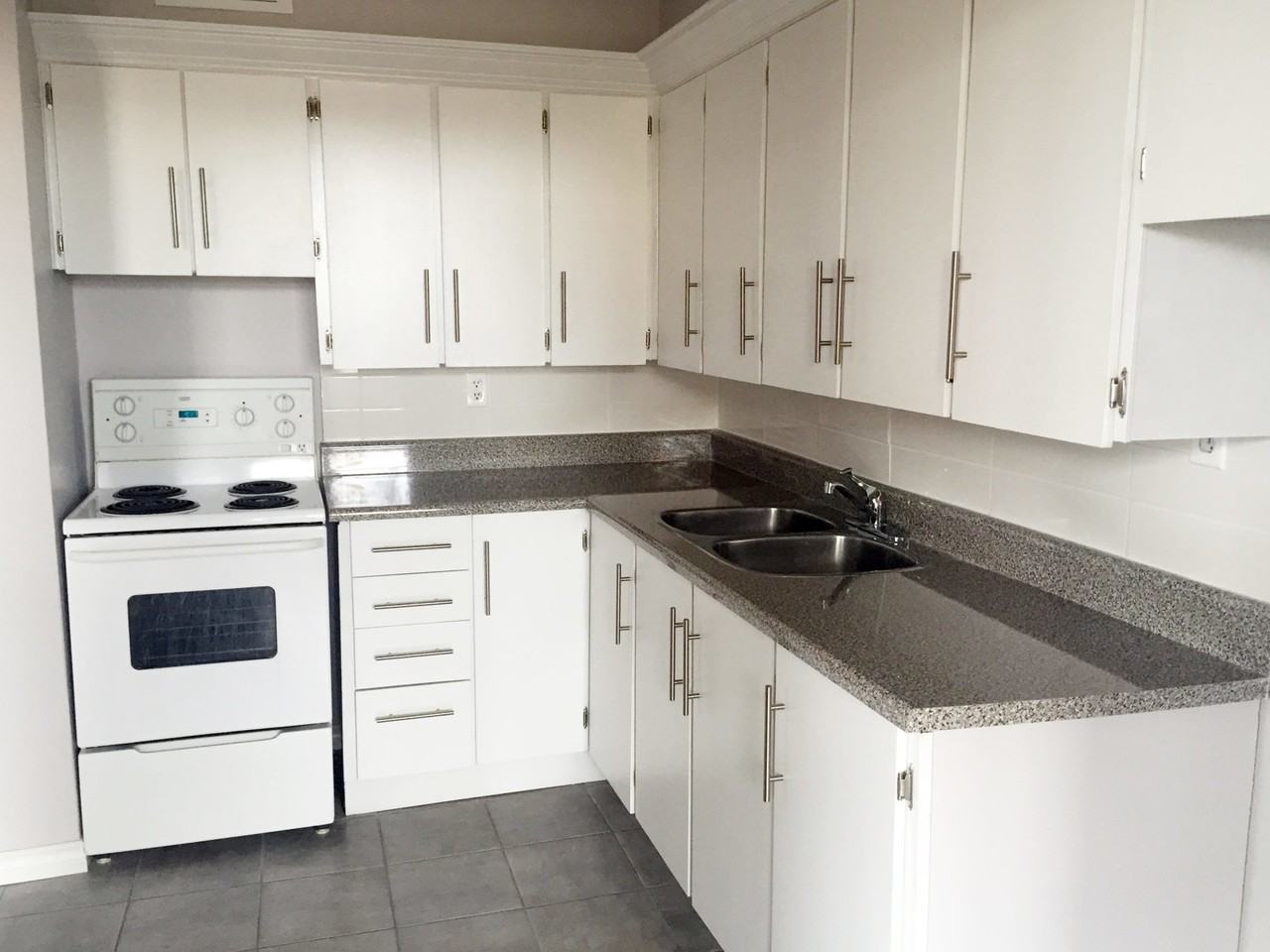 Drummond Place Apartments 5521 Drummond Rd, Niagara Falls, ON L2G 7G8