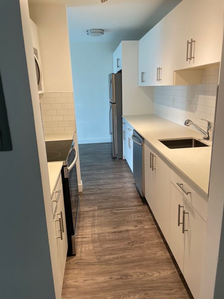 Bonnie Brae Apartments 1955 Western Dr, Port Coquitlam, BC V3C 2X5