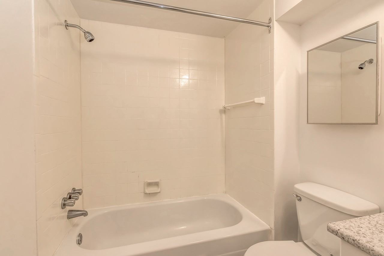 Le Prestigieux Pierrefonds Apartments 12210 Boul De Pierrefonds