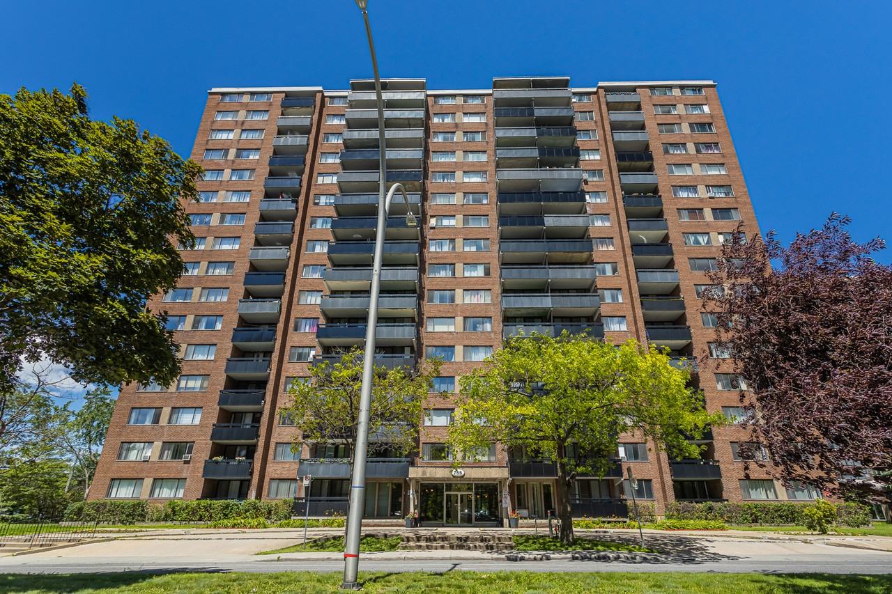 755 Montpellier Apartments 755 Boul Montpellier, Montréal, QC H4L 4R1