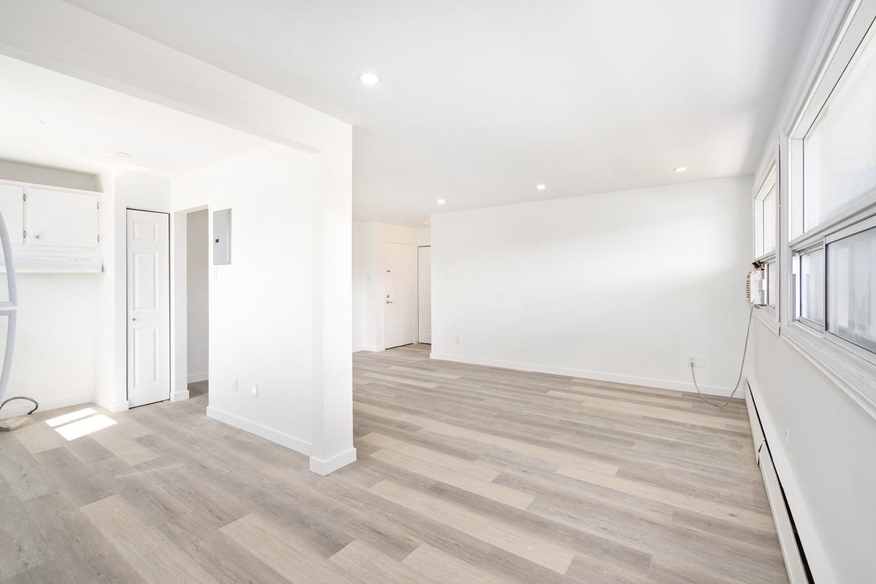 Westwood House Apartments 33 Boul Brunswick, DollardDes Ormeaux, QC