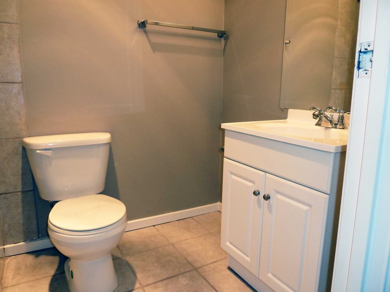 Hillside Terrace Apartments 2814 Pratt Cres, Abbotsford, BC V2S 4A7 Zumper