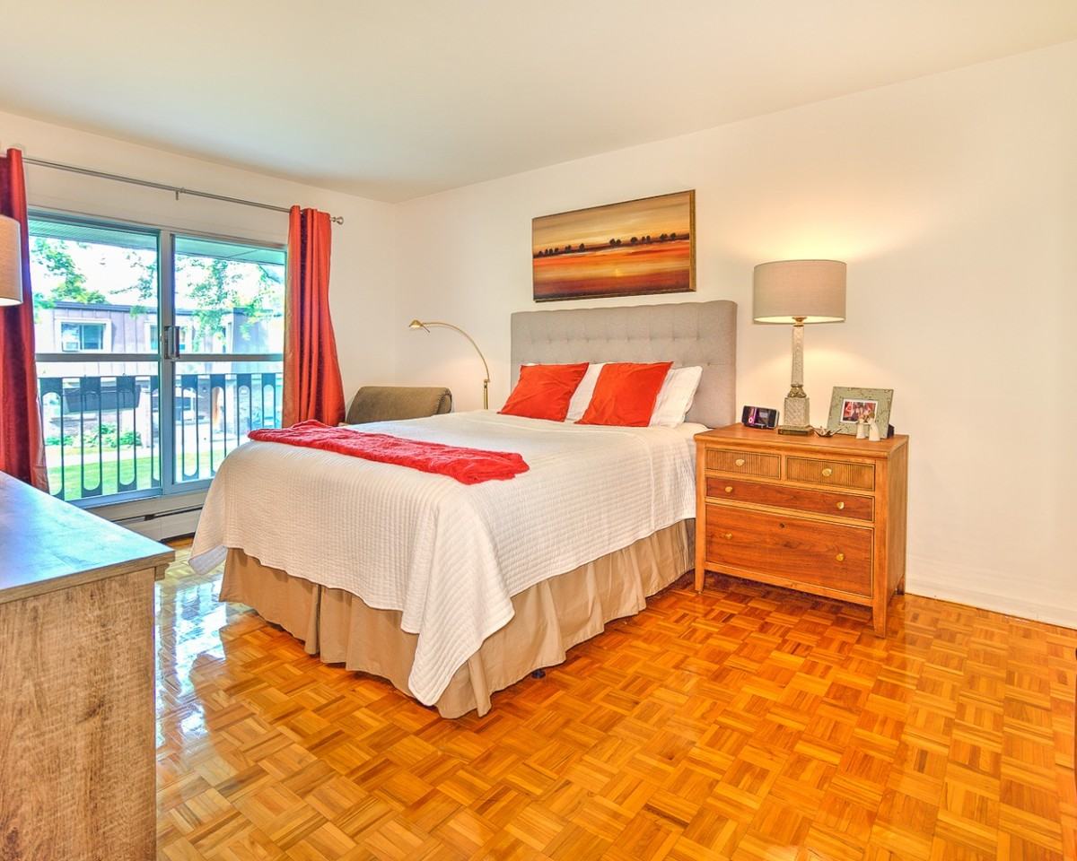 Beacon Hill Villa Apartments 110 Elgin Cres, Beaconsfield, QC H9W 2B4